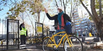 El servicio de préstamo de bicicletas es exclusivo para trabajadores esenciales (Municipalidad de La Plata)