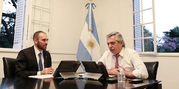Alberto Fernandez y Martin Guzman\u002E (AFP)