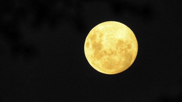 Superluna en Córdoba, las primeras fotos del fenómeno ocurrido este lunes 18 de febrero\u002E (Fotos @marcecandu)