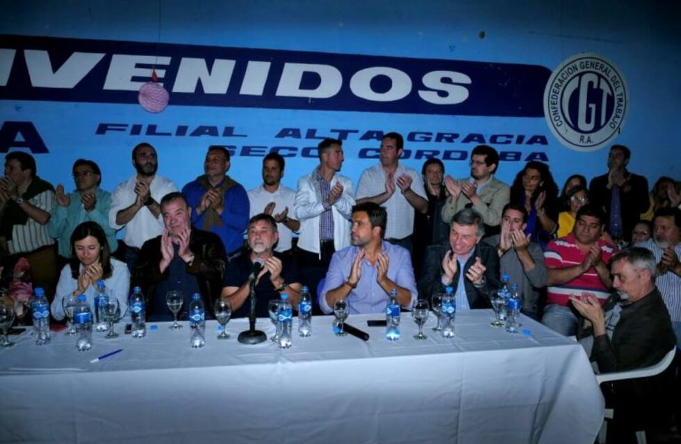 Multitudinaria cumbre peronista en Alta Gracia: De La Sota estuvo presente en todos los discursos