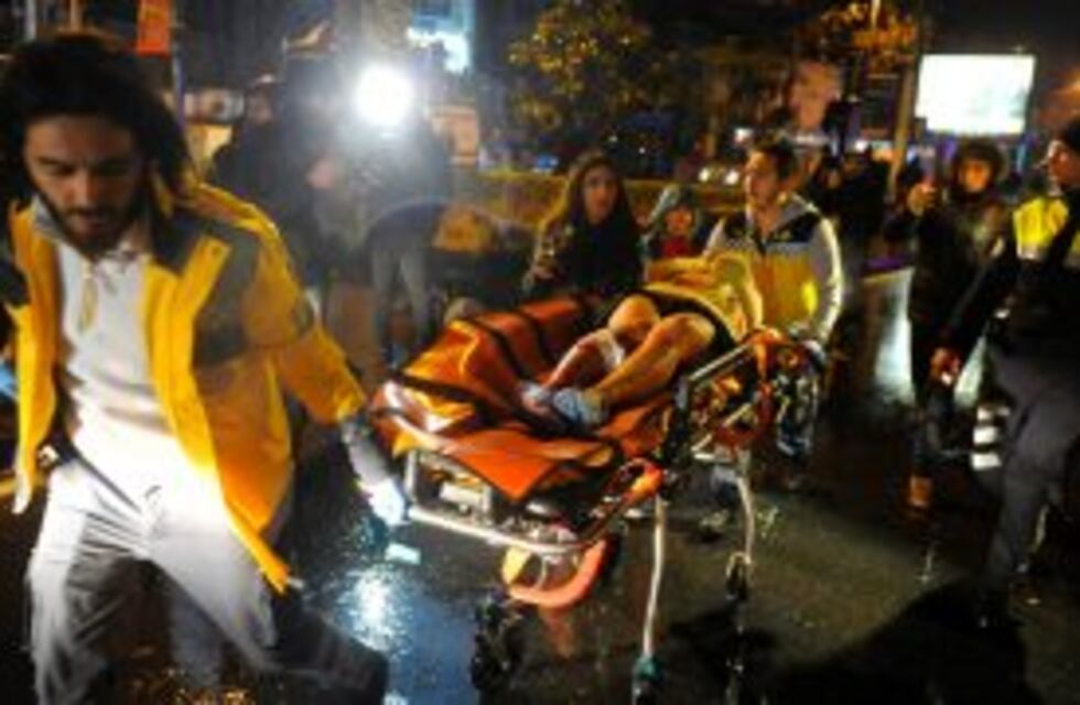 Sigue prófugo el atacante que mató a 39 personas en Estambul