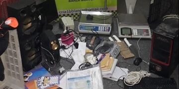 Los elementos robados en la carnicería fueron encontradas en la plaza Rivadavia