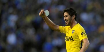 Boca Juniors midfielder Pablo Perez celebrates with teammates after scoring a goal against Godoy Cruz during their Argentina First Division Superliga football match at La Bombonera stadium, in Buenos Aires, on September 17, 2017\u002E / AFP PHOTO / ALEJANDRO PAGNI cancha de boca juniors pablo perez campeonato torneo superliga de primera division futbol futbolistas partido boca juniors godoy cruz