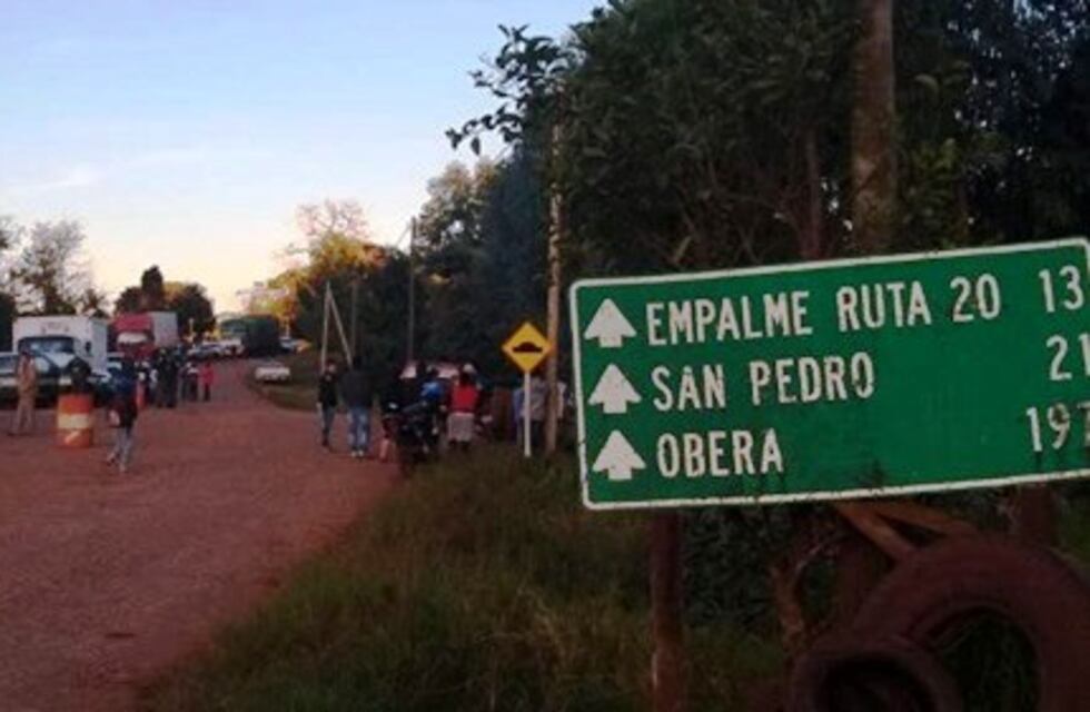 Corte en la ruta nacional 14 pidiendo el pavimento
