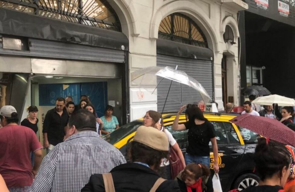 Se subió a la vereda y atropelló a tres personas