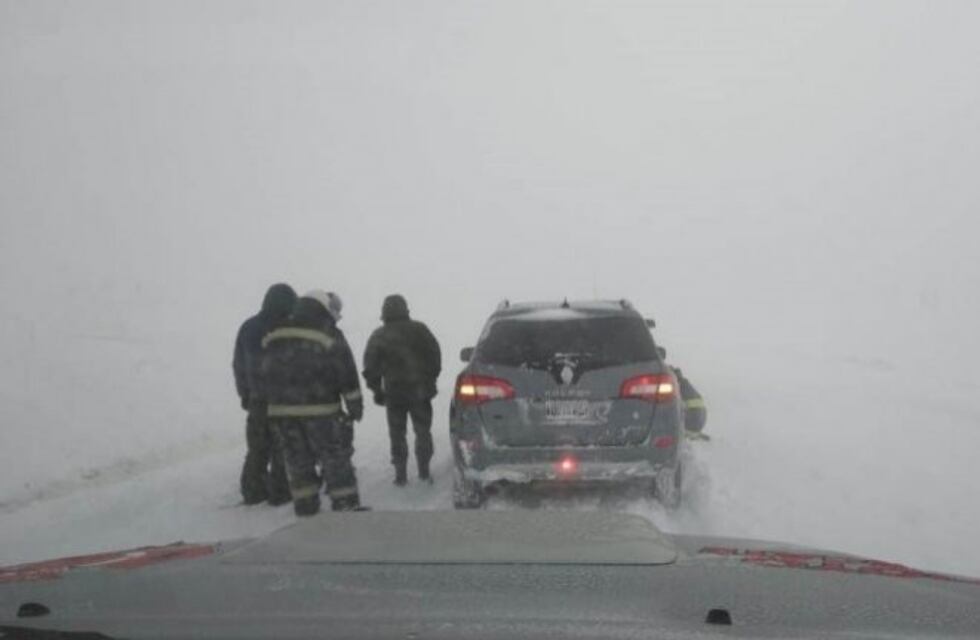 Cortaron cinco rutas en Neuquén por las intensas nevadas