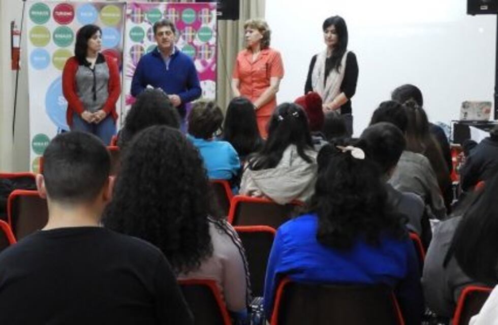Charlas sobre embarazo no planificado y enfermedades de transmisión sexual