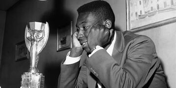 Amor a primera vista\u002E El Rey Pelé, con 17 años, ganaba la primera de sus tres Copas del Mundo\u002E Magestuoso\u002E