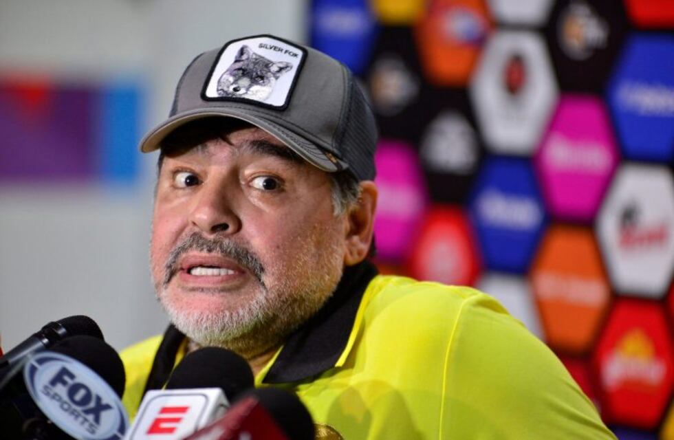 Maradona, picante: "Scaloni y Solari no tienen espalda para semejantes equipos"