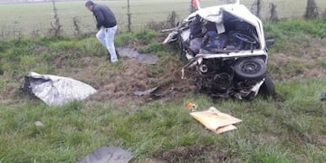 El automóvil quedó destruido y su conductor murió\u002E
