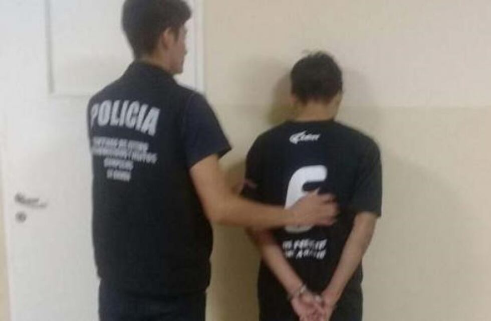 Un sujeto le pegó a su pareja que tenía a su hijo en brazos