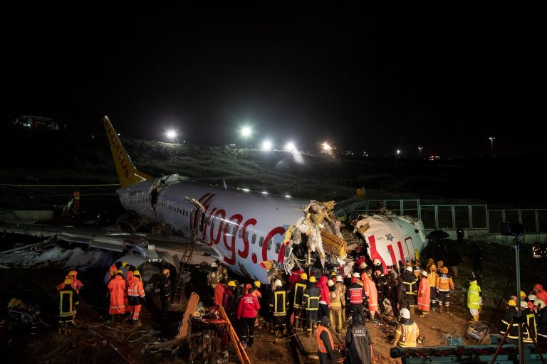 Así fue el momento en que se despistó el avión de Turquía que se partió en tres