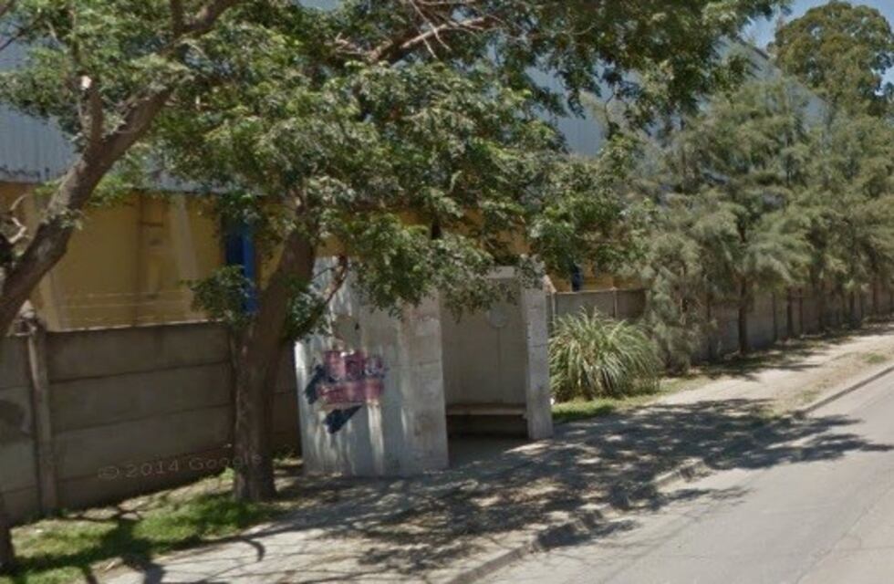 Dos menores asaltaron a un hombre a punta de cuchillo en zona sur y se llevaron la mochila con plata y medicación