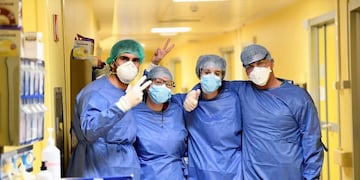 Members of the medical staff in protective suits pose for a photo in the COVID-19 intensive care unit at the San Raffaele hospital in Milan, Italy, March 27, 2020\u002E REUTERS/Flavio Lo Scalzo