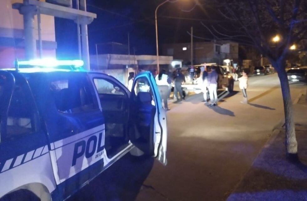 Arroyito: forcejeó con un inspector de tránsito, pateó los conos, huyó y fue detenido por la Policía