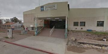 Un portón de una escuela que estaba en malas condiciones se cayó encima de una niña de 10 años