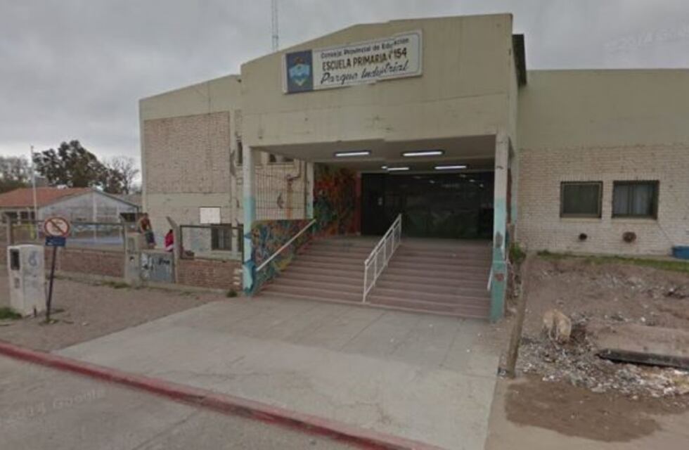 Un portón de una escuela que estaba en malas condiciones se cayó encima de una niña de 10 años