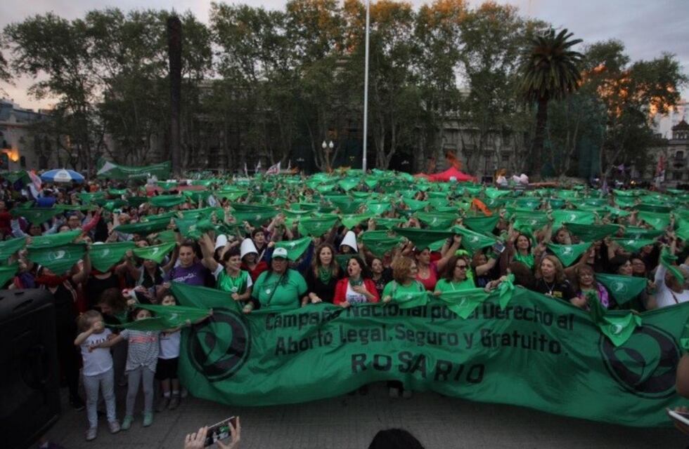 El centro rosarino se tiñó de verde en reclamo del aborto legal
