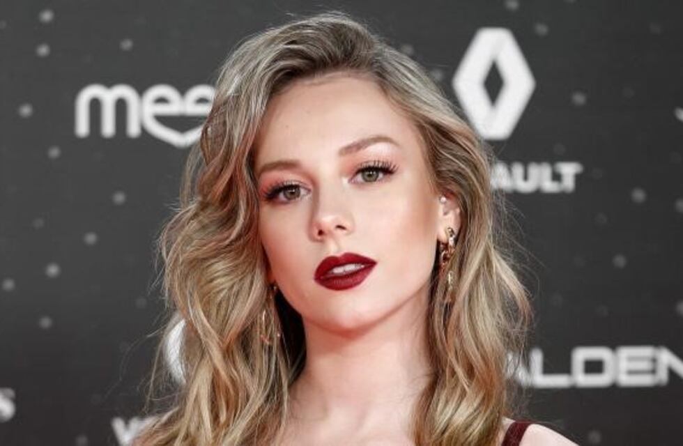 Ester Expósito posó sin corpiño para una tapa de revista y explotó Instagram