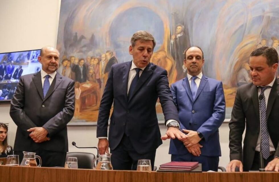 Emilio Jatón juró como intendente y tomó las riendas de la ciudad de Santa Fe