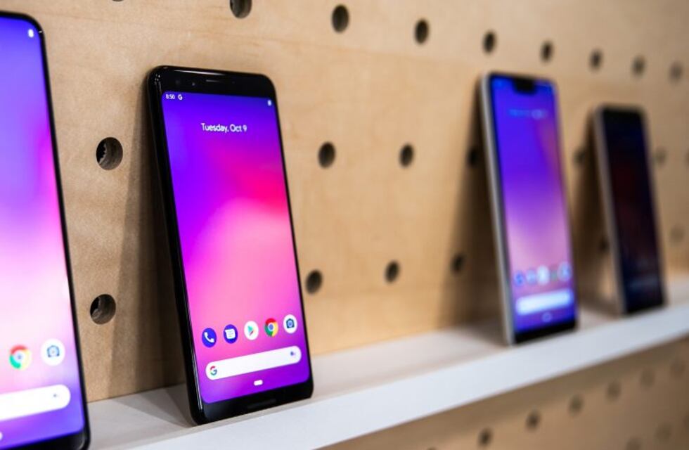 La Nación envió 436 teléfonos celulares para la DGE