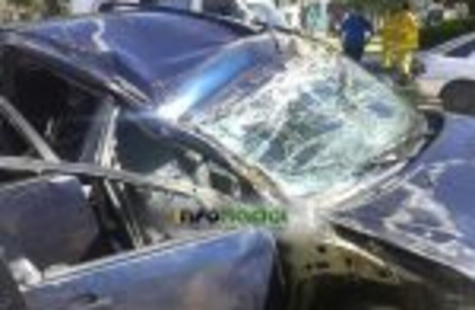 Tumbó un auto en la autopista a Santa Fe con una familia a bordo