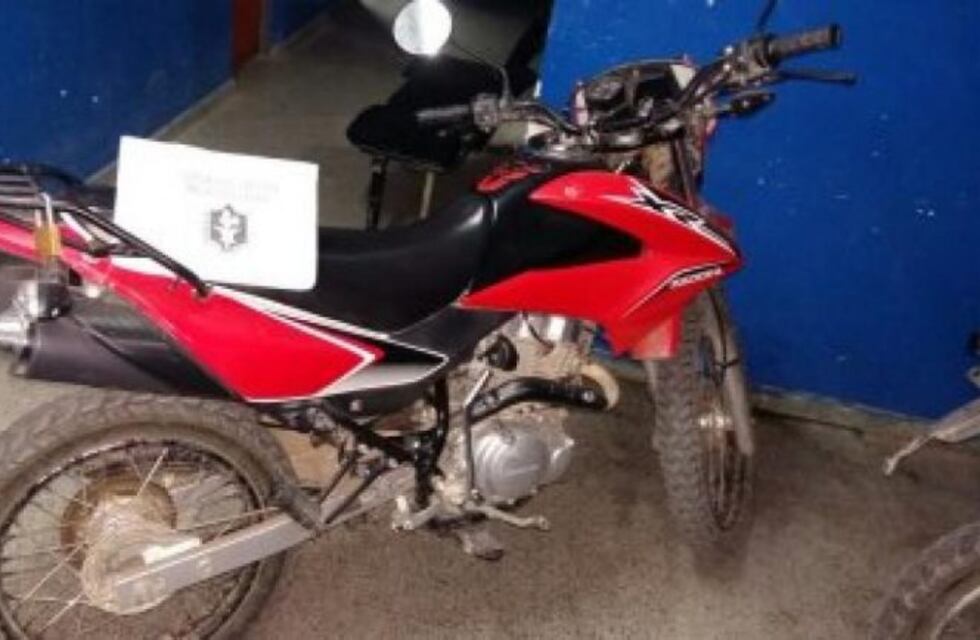 Sonó la alarma y el ladrón fue capturado mientras intentaba robar una moto