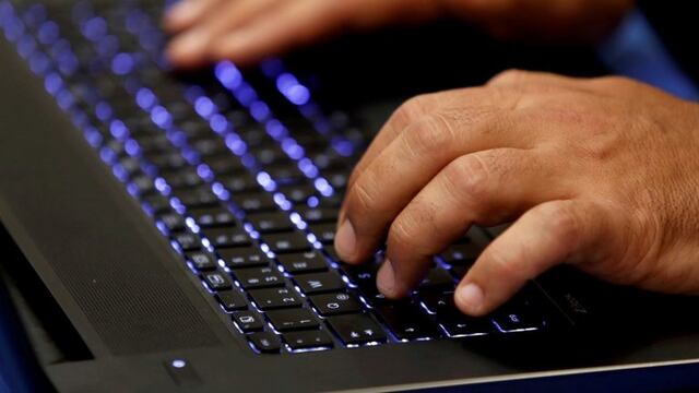 Detuvieron a un hombre que realizaba estafas electrónicas\u002E