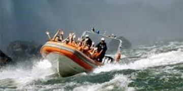 Aventura bajo los saltos del Iguazú en Cataratas\u002E (WEB)