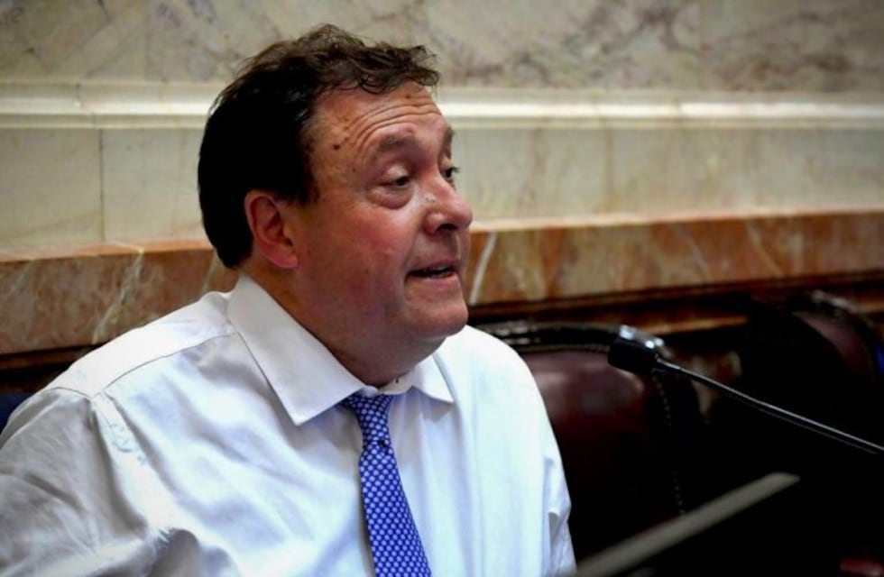 Alberto Weretilneck presentó un proyecto para crear un régimen para trabajadores de la salud
