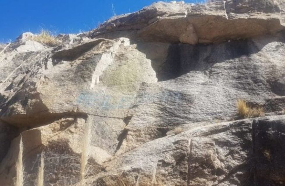 Lo detuvieron por pintar con aerosol piedras en las Altas Cumbres