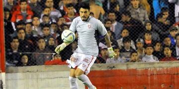 El arquero maneja un par de opciones en Primera y deja el arco Albirrojo\u002E