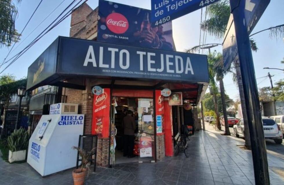 Video para indignarse: recolectores arrojan basura a un negocio