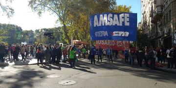 Marcha Federal Educativa pasó por Rosario\u002E (Twitter)