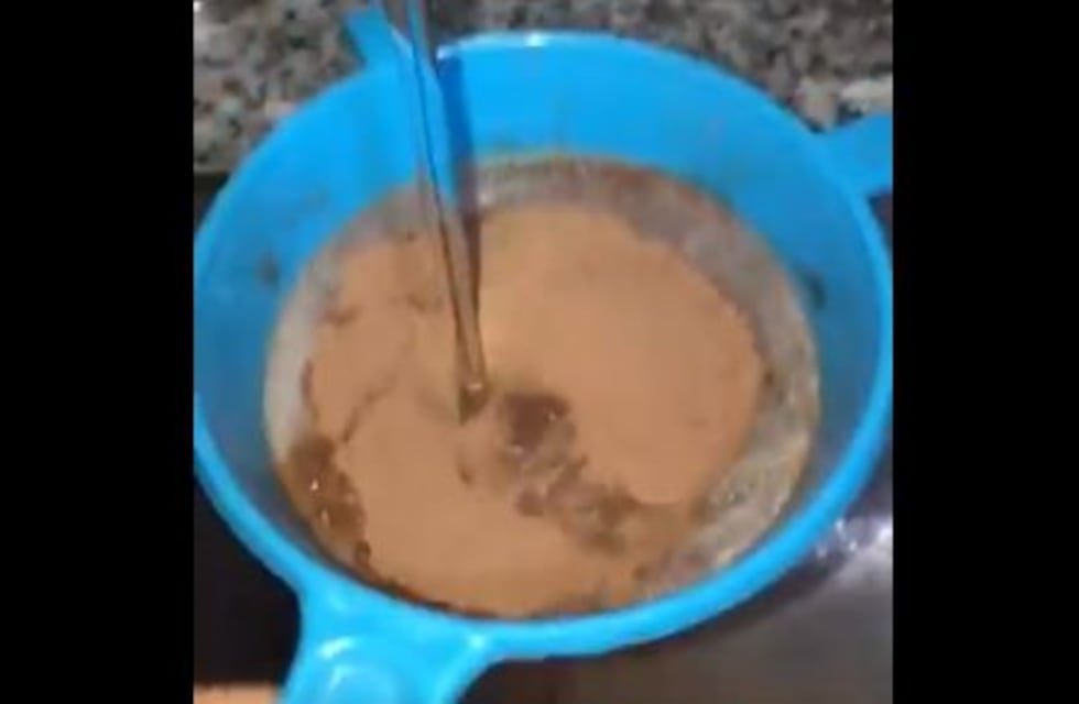 Abrió un paquete de un famoso cacao en polvo y se sorprendió con un horroroso hallazgo