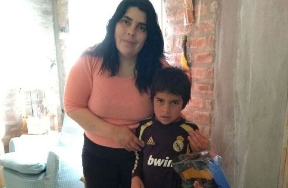 Le festejó el cumpleaños a un niño de la calle y él le agradeció de una manera emocionante