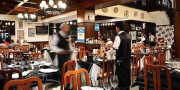 Alerta que crece la informalidad laboral en el sector gastronómico rosarino