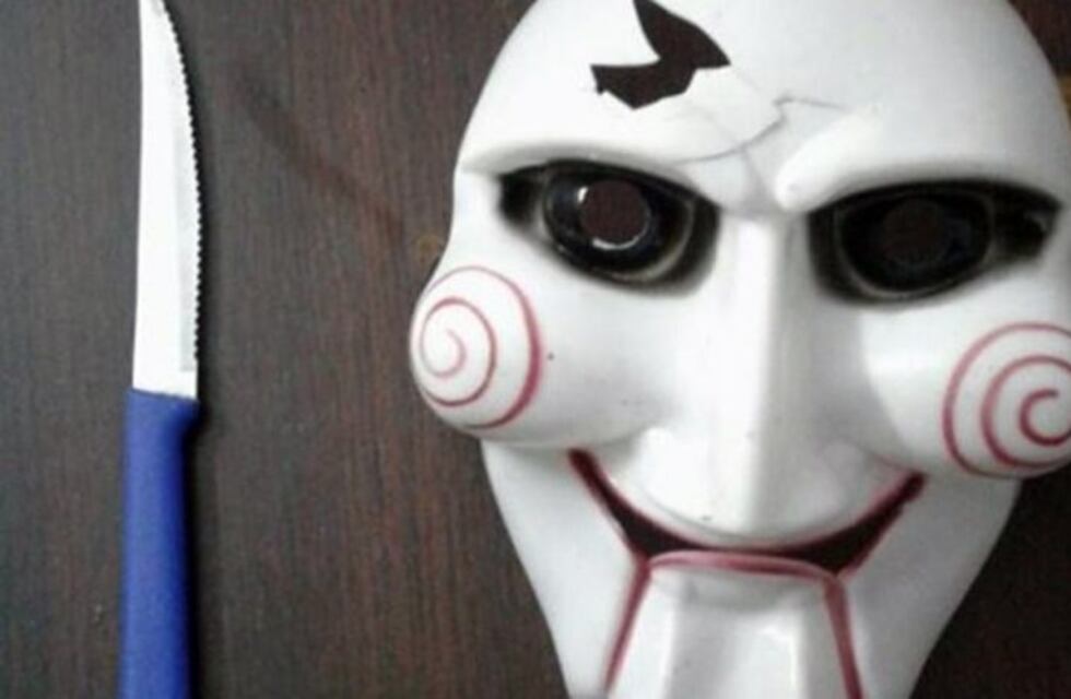 Insólito y triste: niño de 12 años detenido por robar usando cuchillo y máscara de terror