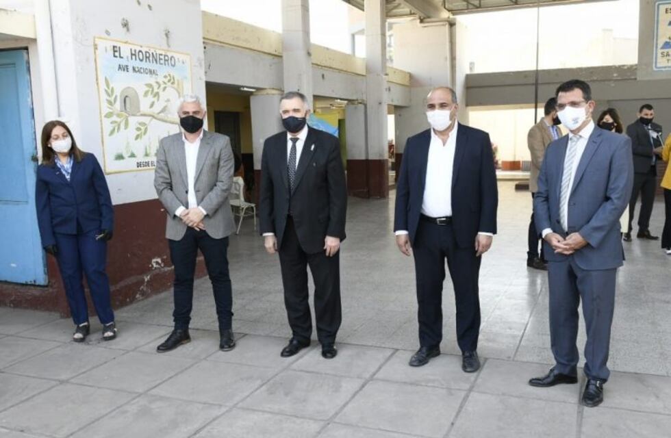 Asistencia alimentaria: Manzur y Jaldo visitaron la Escuela Zenón Santillán