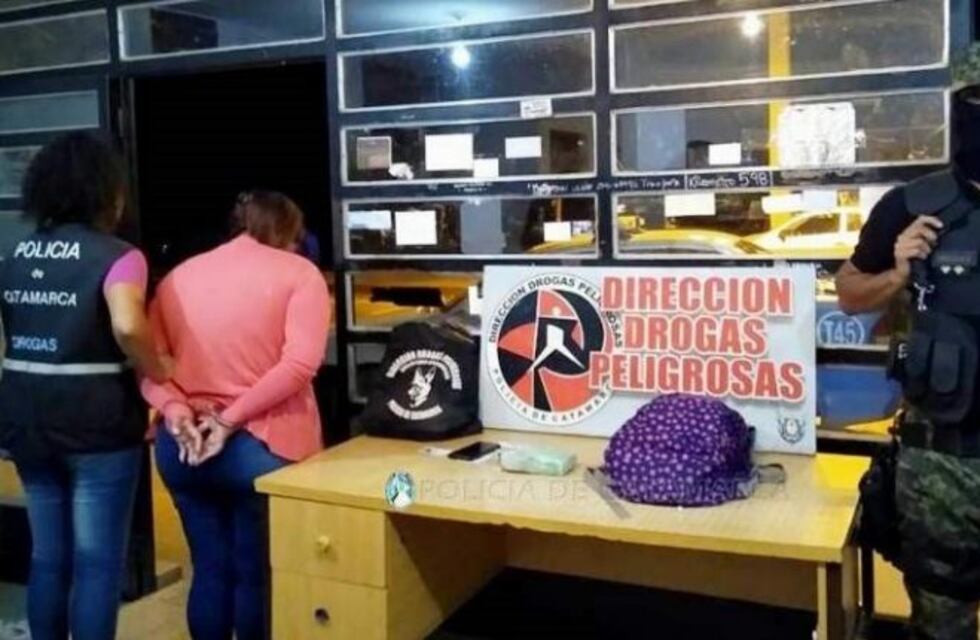 Detuvieron a una mujer que llevaba droga un una mochila desde Tucumán a Catamarca