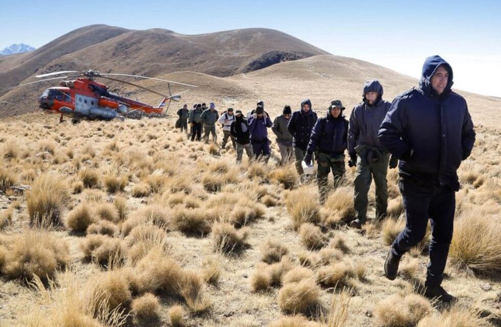 El líder de los rescatistas explicó que bajaron a pie porque "había muchas turbulencias"