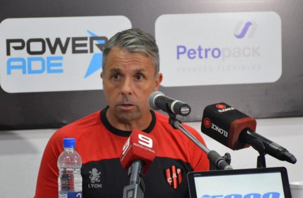 Patronato: Gustavo Álvarez pide por "dos delanteros"