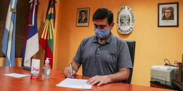 Martínez firmó el decreto de adhesión del municipio\u002E