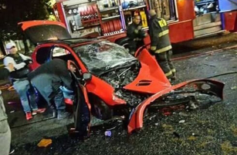 Un policia murió y otro sufrió graves heridas al chocar su auto con un colectivo en Mataderos