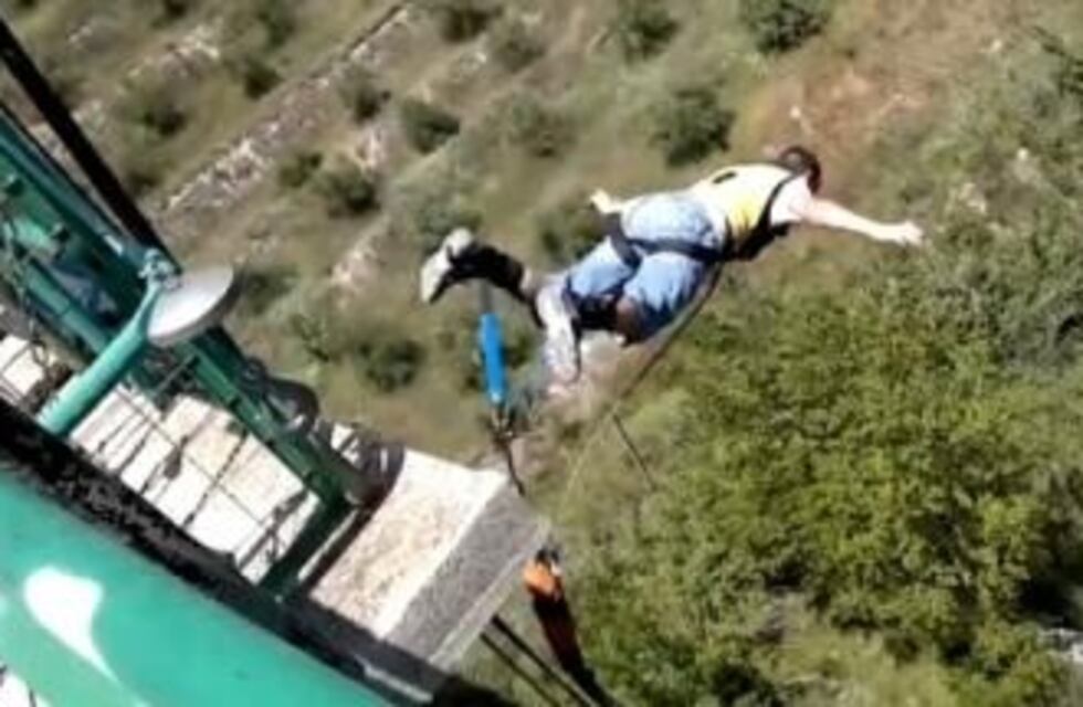 Un youtuber español saltó en paracaídas, pero no se abrió y murió en el acto