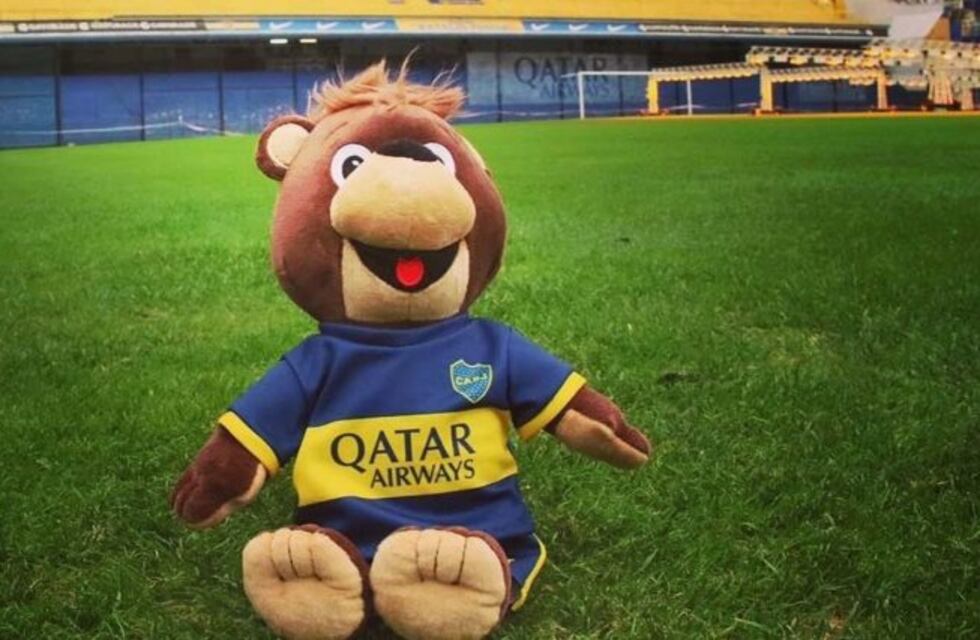 Polémica y 'gastadas' en las redes por Jano, el oso que fue mascota oficial de Boca por un día