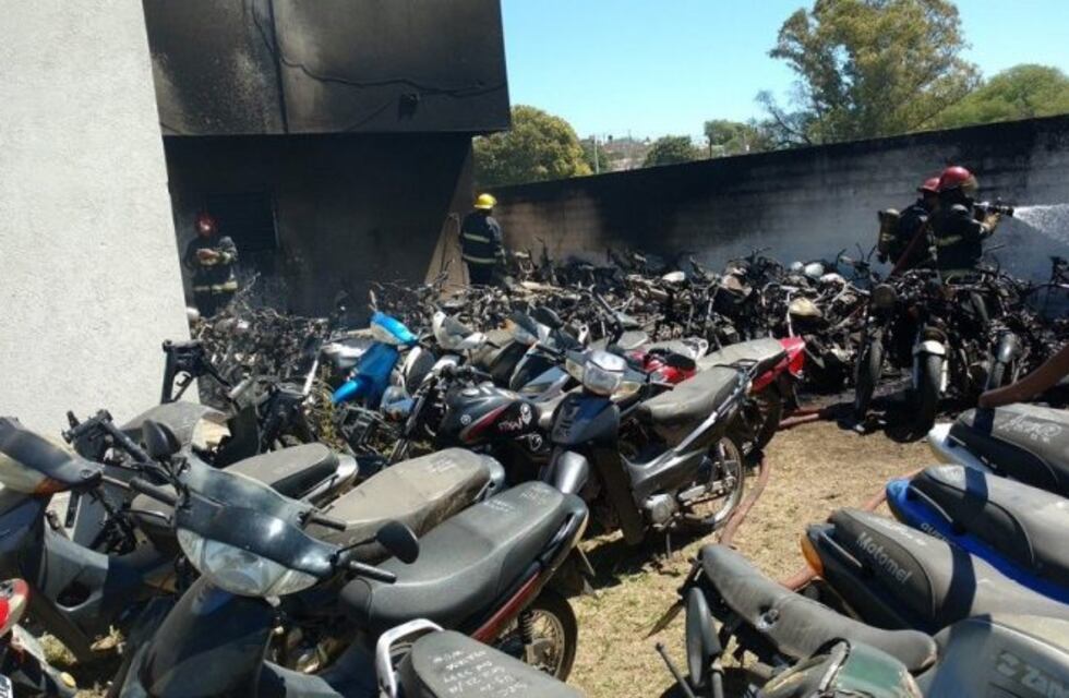 Policías hicieron un asado y quemaron una decena de motos en Córdoba: elevaron la causa a juicio