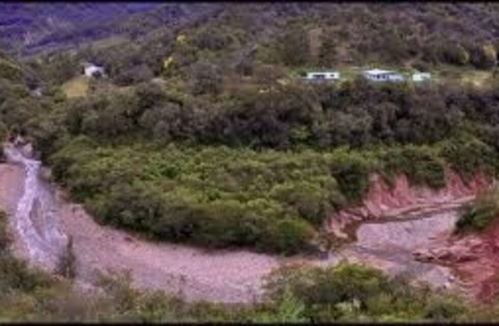Las lluvias provocan el desmoronamiento de un cerro en Tilquiza