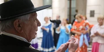 Afiliados de Pami realizarán un cuadro de danzas folclóricas en la Legislatura.