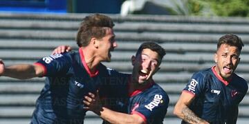 Renzo Paparelli, el zaguero de Talleres a préstamo, anotó un golazo\u002E